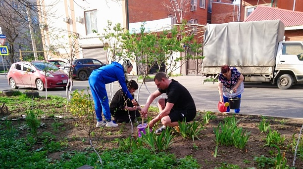 В Центральным округе полным ходом идут субботники во дворах