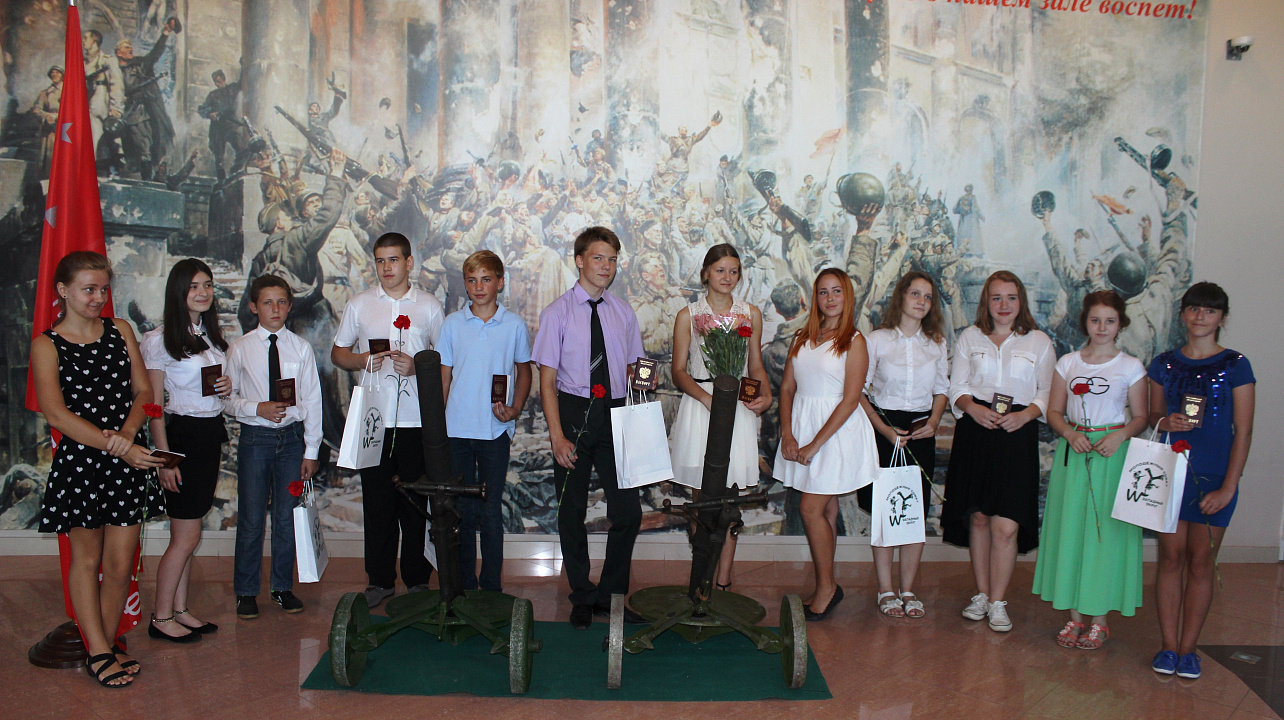 вручение паспортов 31 июля 2015.JPG