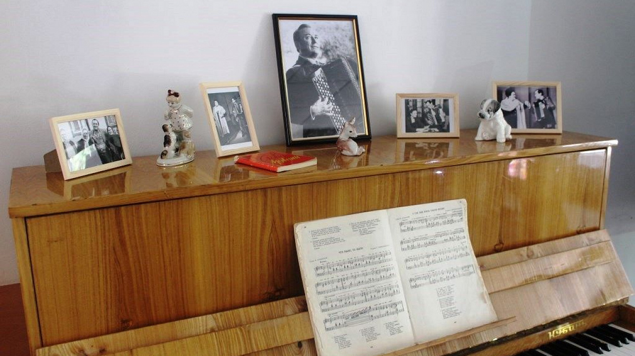 В Центре культуры и досуга Прикубанского округа состоялась литературно-музыкальная гостиная "Душа моя - песня русская"