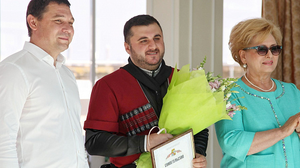 Молодые представители национально-культурных объединений удостоены премии главы города