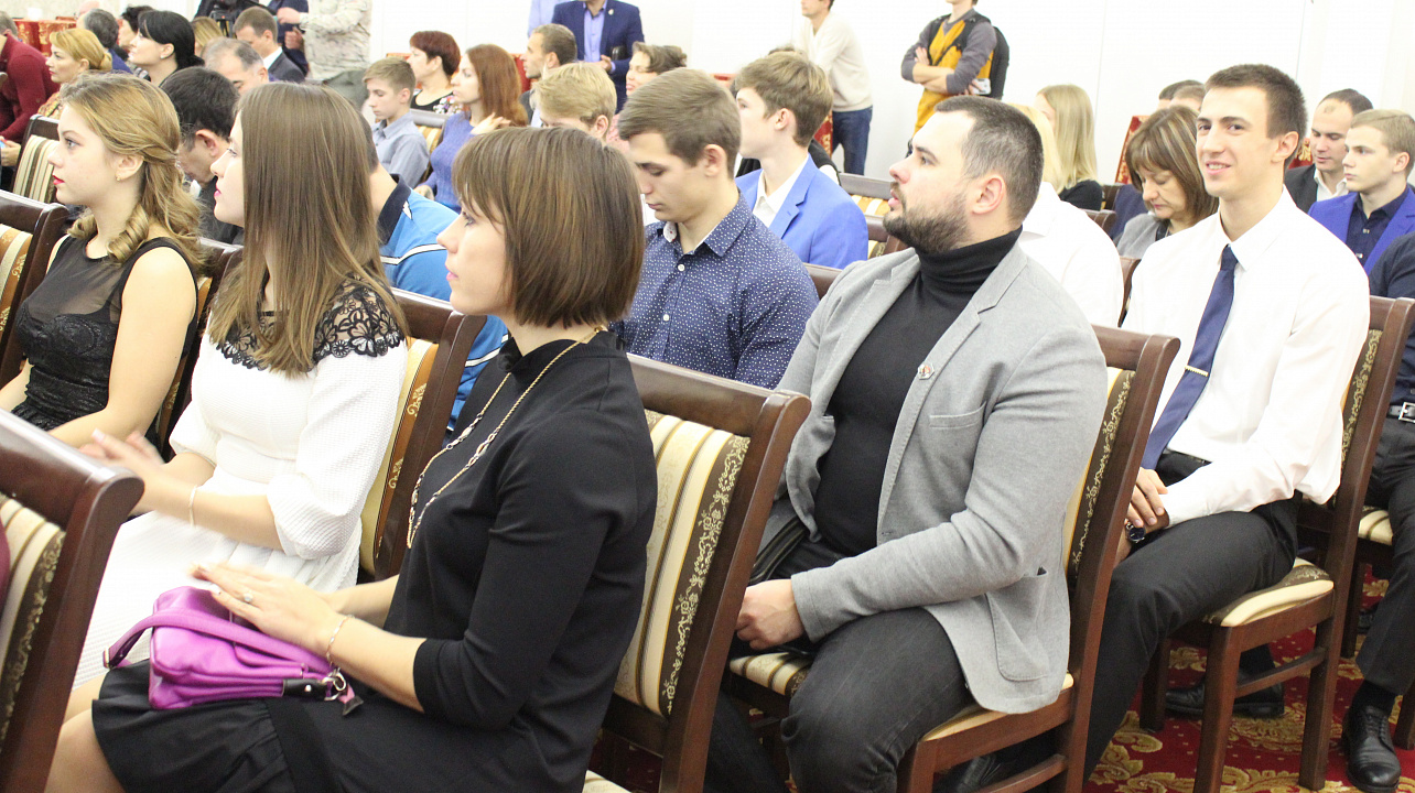 Спортивные итоги года подвели в Краснодаре. Атлетов и тренеров поблагодарил за достижения и поздравил с наступающим 2018 годом мэр Евгений Первышов. Часть 1.