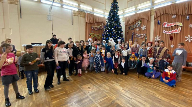 Дети с ограниченными возможностями здоровья побывали на новогодних представлениях