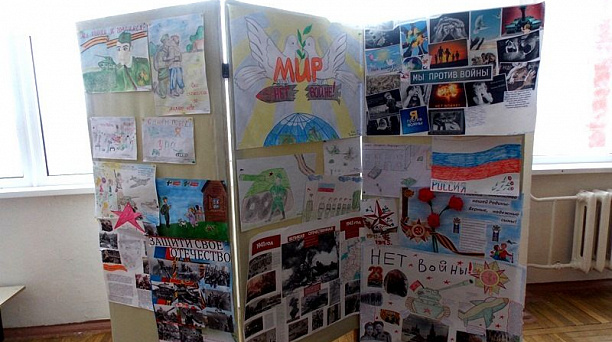 В школе № 89 Западного округа подвели итоги конкурса детского рисунка «Нет войне!»