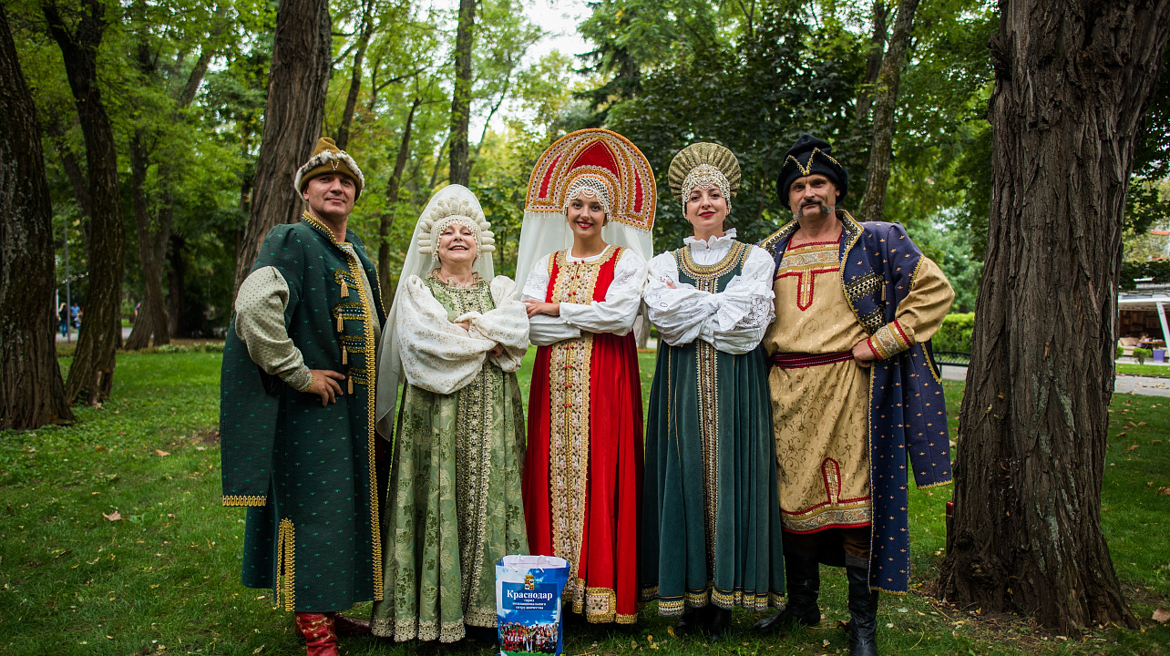 Традиционный «Хоровод Дружбы» объединил в День города Краснодара представителей различных национальностей (3).jpg
