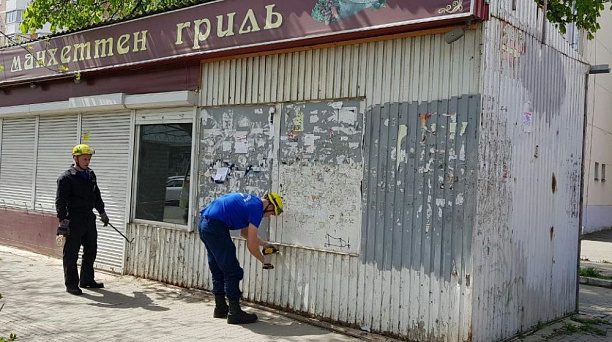 В Краснодаре сносят торговый павильон по ул. Московской, 65