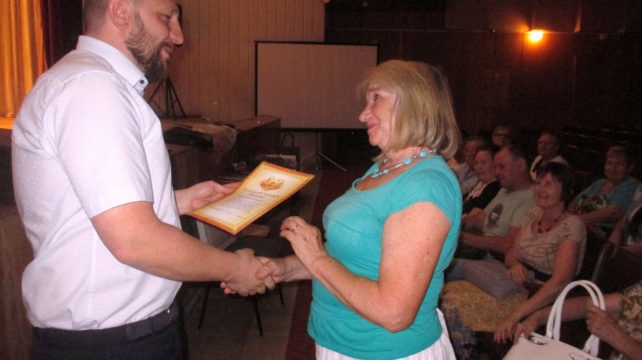 В поселке Лазурном прошел отчет депутата Городской Думы Павла Носаленко