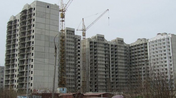 Работы на долгострое по ул. им. Карякина, 5 могут возобновиться в начале весны