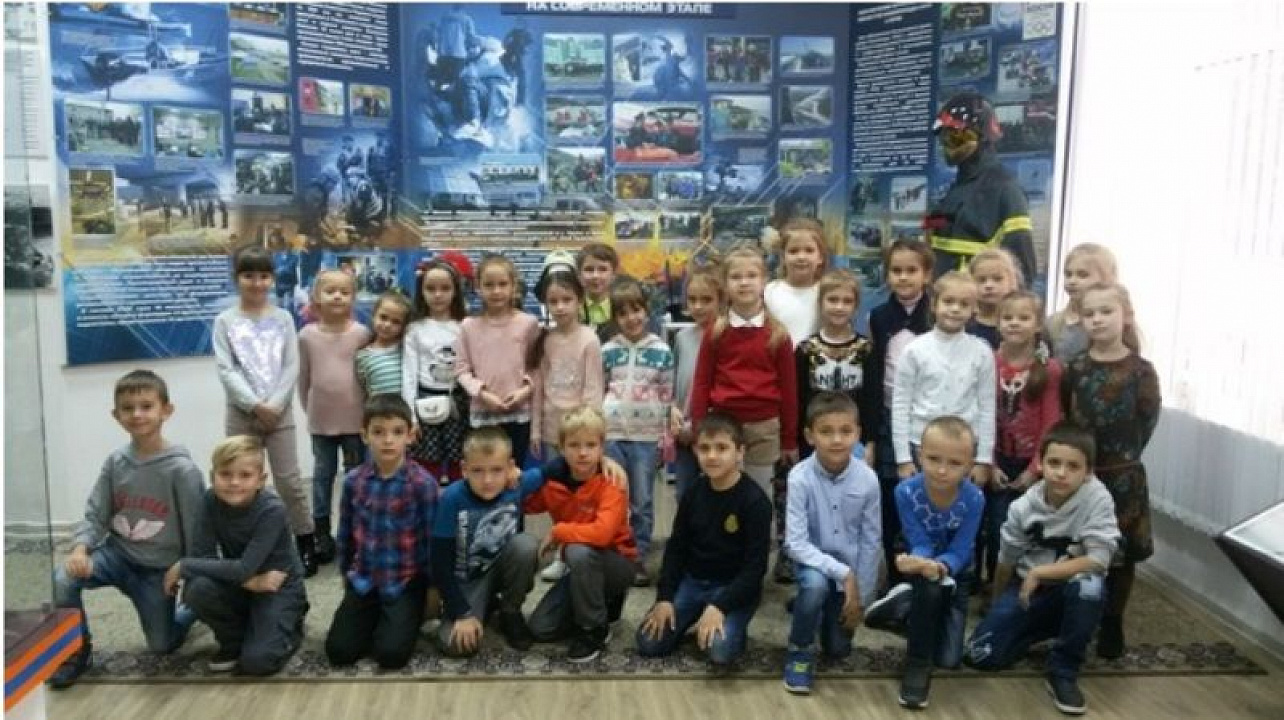 Школьники Центрального округа посетили пожарно-техническую выставку