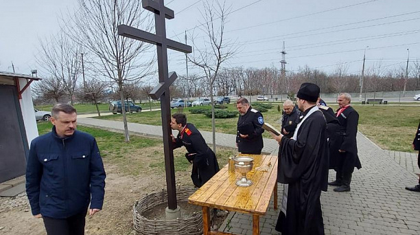На мемориальном комплексе памяти Лавра Корнилова освятили поклонный Крест