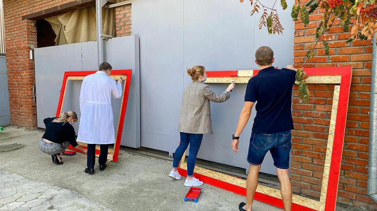 Подготовка к новой выставке детского рисунка_.jpg