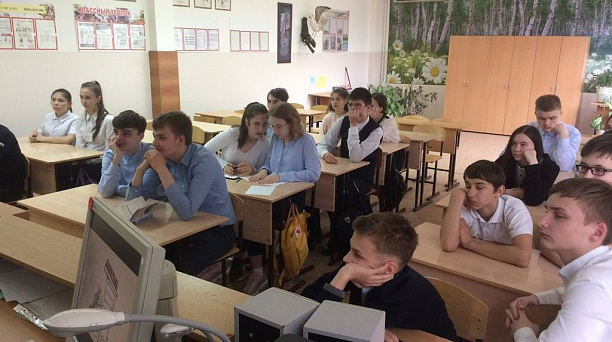 Дом культуры Западного округа провел информационно-просветительскую программу для учеников школы № 101