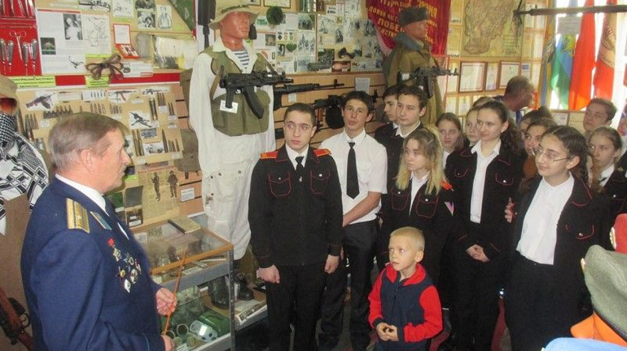 Уроки мужества прошли для школьников города в Музее Боевой славы Прикубанского отделения РСВА.jpg