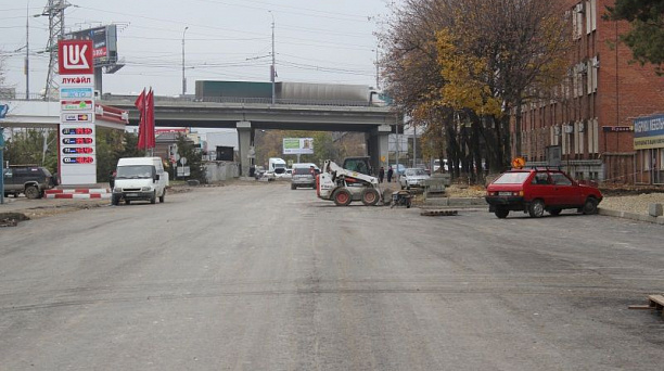 По ул. Новороссийской в Краснодаре уложили первые 300 метров асфальта