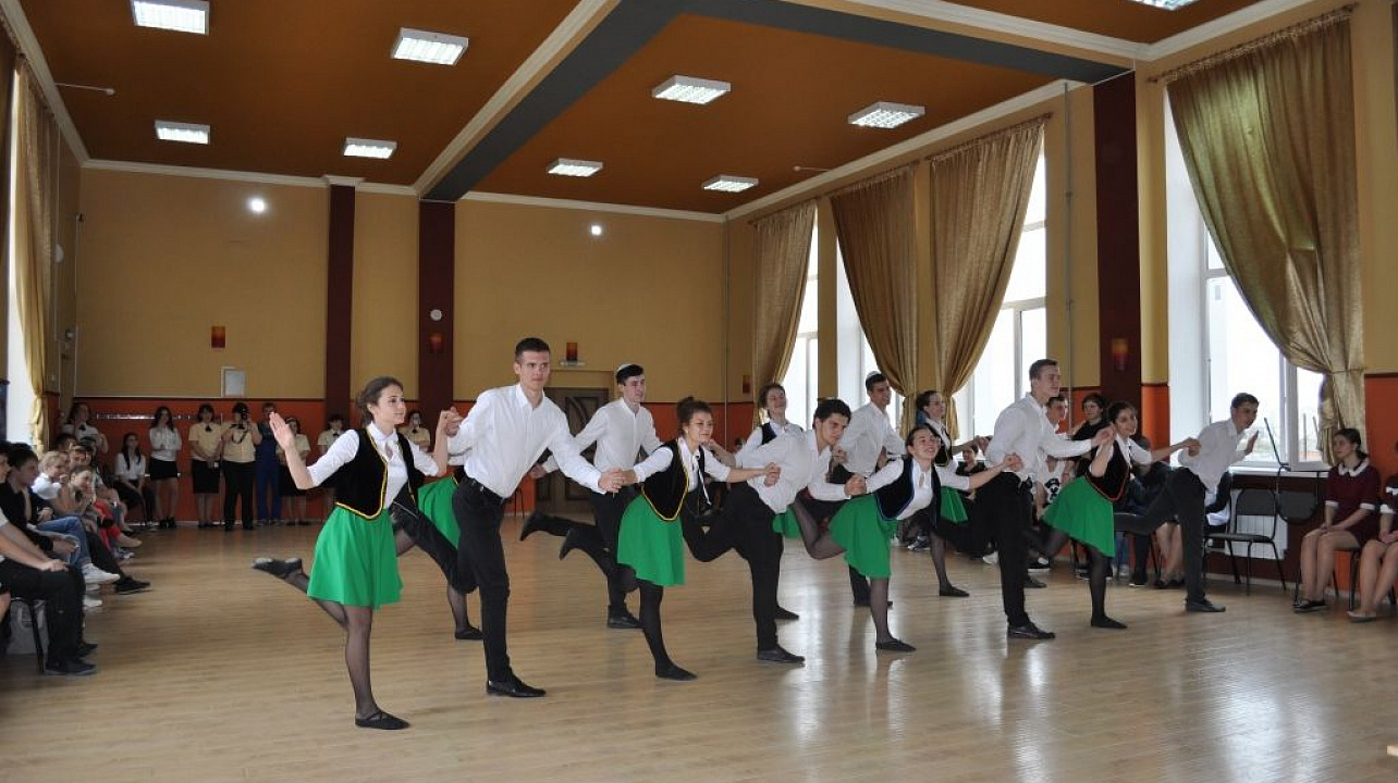 В Прикубанском округе прошел фестиваль-конкурс «Школьный бал»