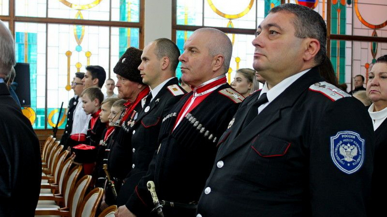 Наградили лучших казаков округа