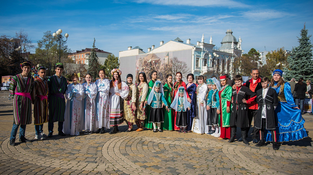 Национально-культурные объединения приняли участие в торжествах, посвящённых Дню народного единства.jpg