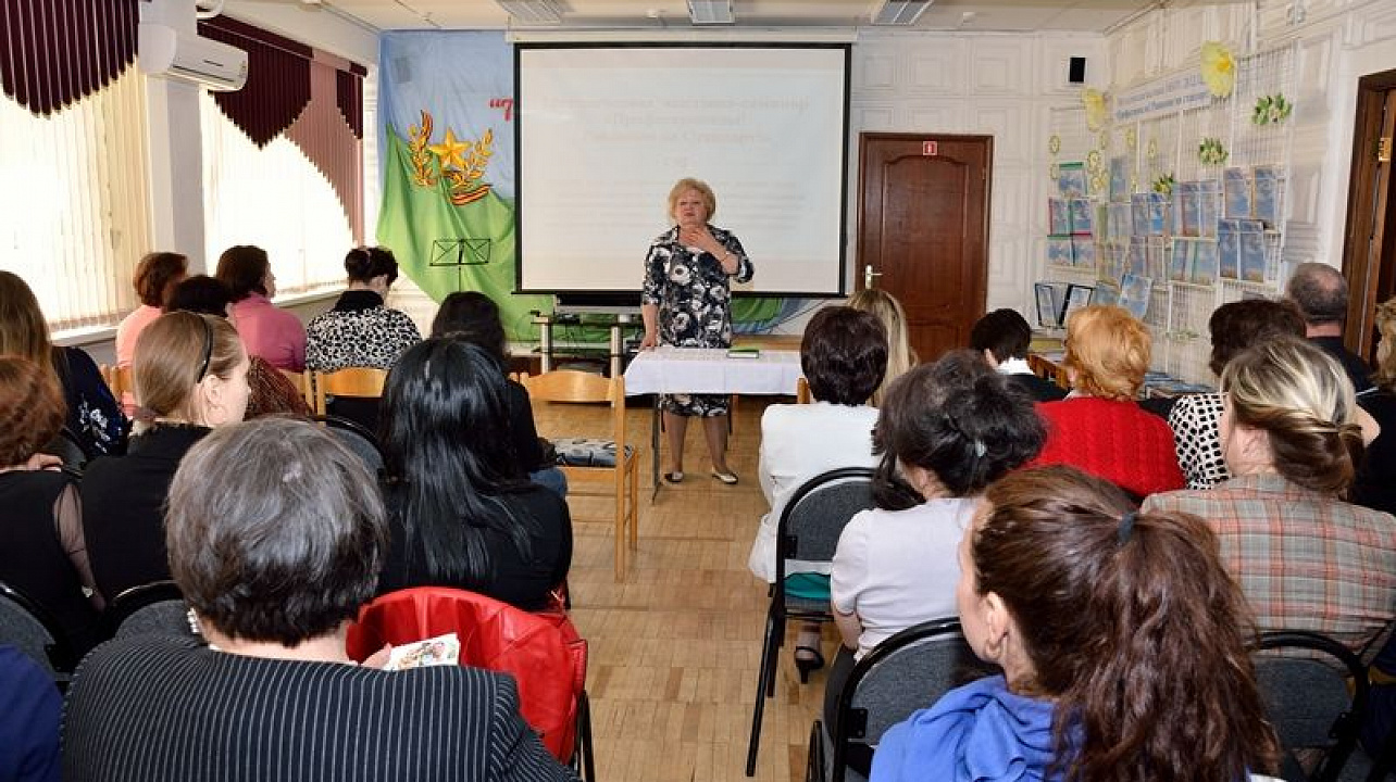 В Центре детского творчества Прикубанского округа прошла выставка методических работ педагогов