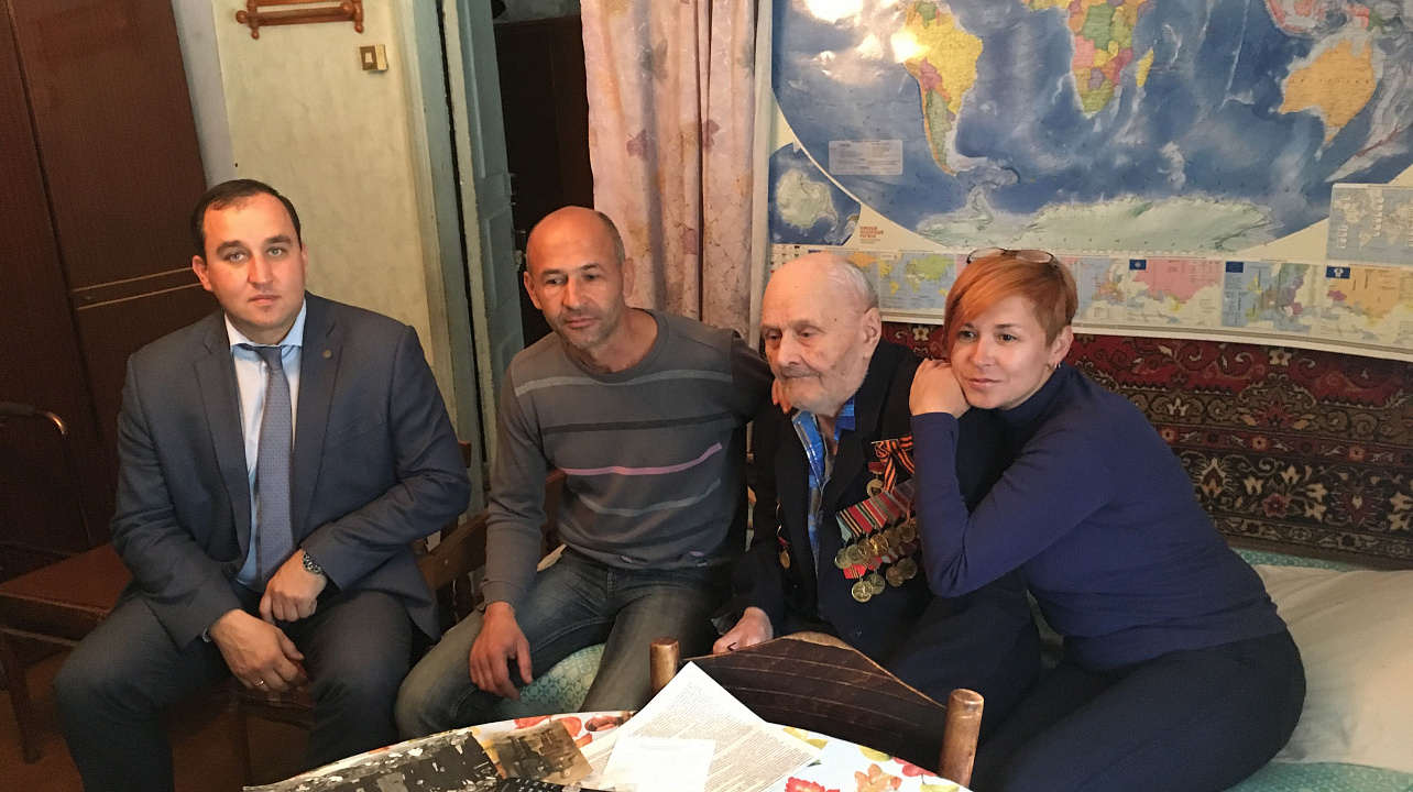 Ветеранам Прикубанского округа вручили медали в честь годовщины освобождения Краснодарского края и завершения битвы за Кавказ
