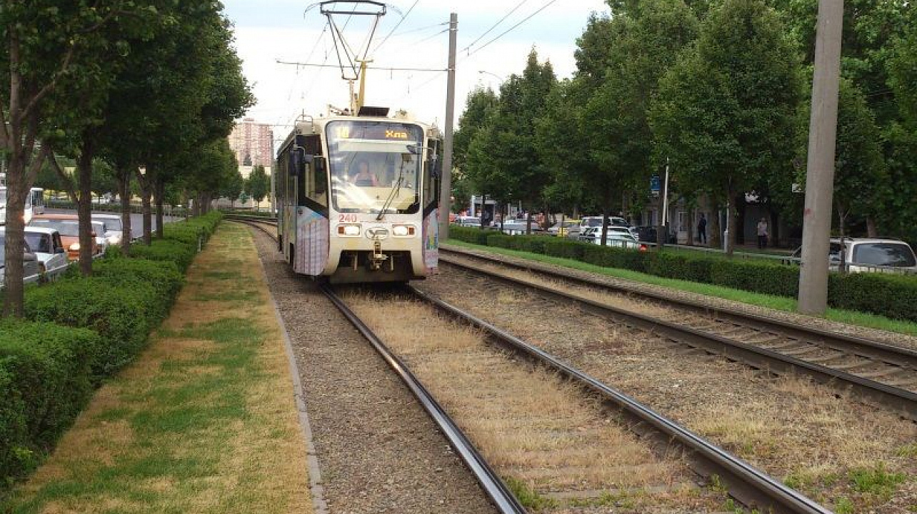 Четыре трамвая в вечернее время изменят маршруты движения из-за ремонта путей в Краснодаре