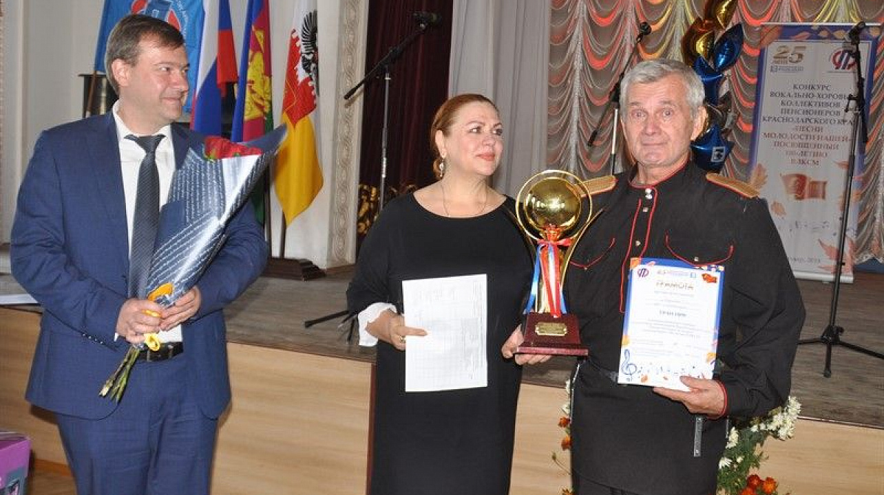 В Краснодаре прошел конкурс вокальных коллективов, посвященный 100-летию ВЛКСМ.jpg