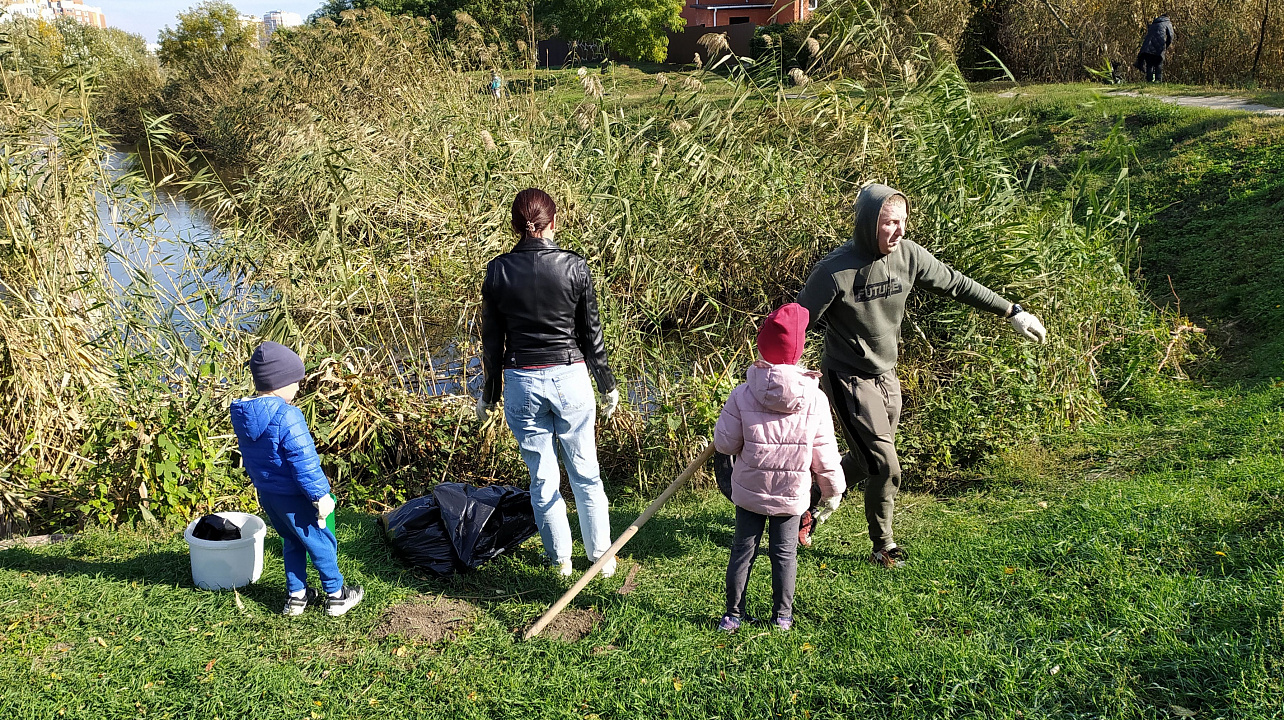 Большой субботник и зарыбление озер состоялось в Карасунском округе