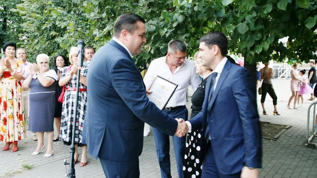 В сквере Фестивальном ко Дню города открыли отреставрированный фонтан