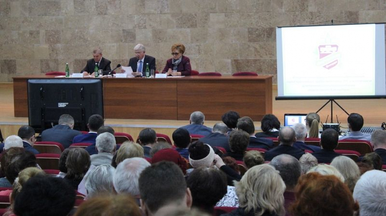 Глава города Краснодара Владимир Евланов встретился с председателями органов ТОС Центрального округа