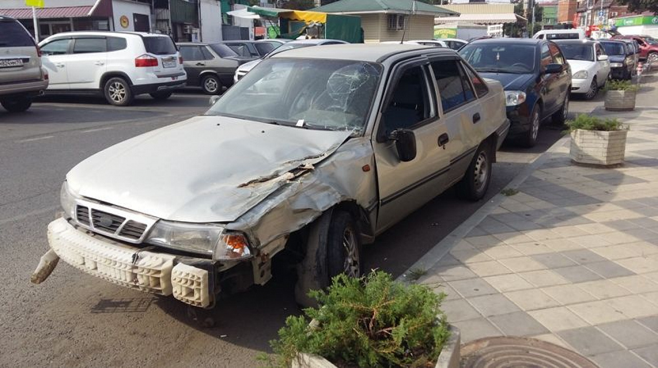 В Центральном округе продолжается работа по выявлению брошенных автомобилей