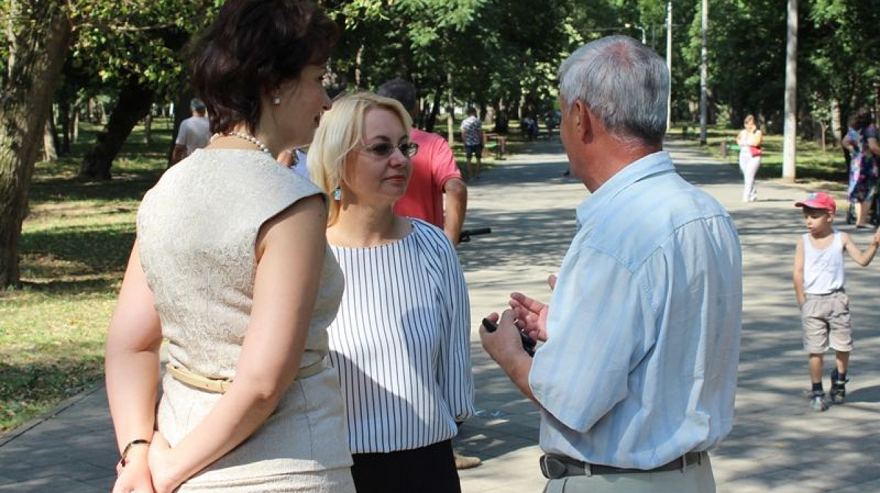 В Центральном округе торжественно открыли новую детскую площадку