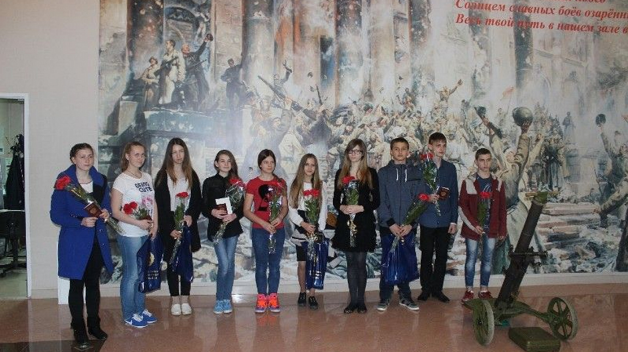 Юные жители Западного округа получили первые паспорта