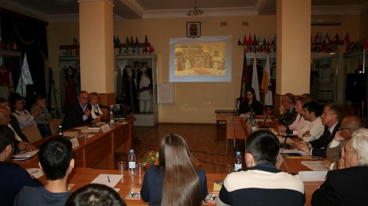 Молодёжный круглый стол, посвящённый вопросам профилактики экстремизма прошел в Краснодаре (2).JPG