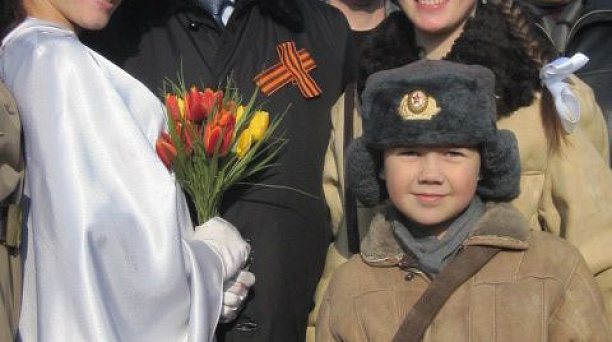 Учащемуся 3 класса лицея №64 Грише Мельникову посчастливилось стать участником театрализованного представления на открытии патриотического месячника