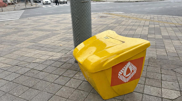 Зимой к уборке снега на тротуарах и остановках Краснодара готовы 40 единиц техники и 392 тонны противогололёдных материалов