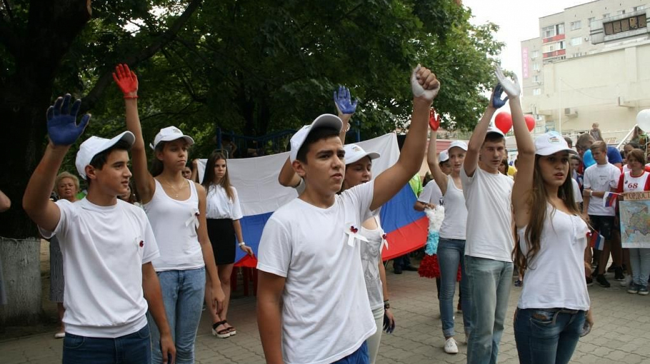 В Прикубанском округе состоялась  молодежная акция  «Под флагом России  живу и расту»