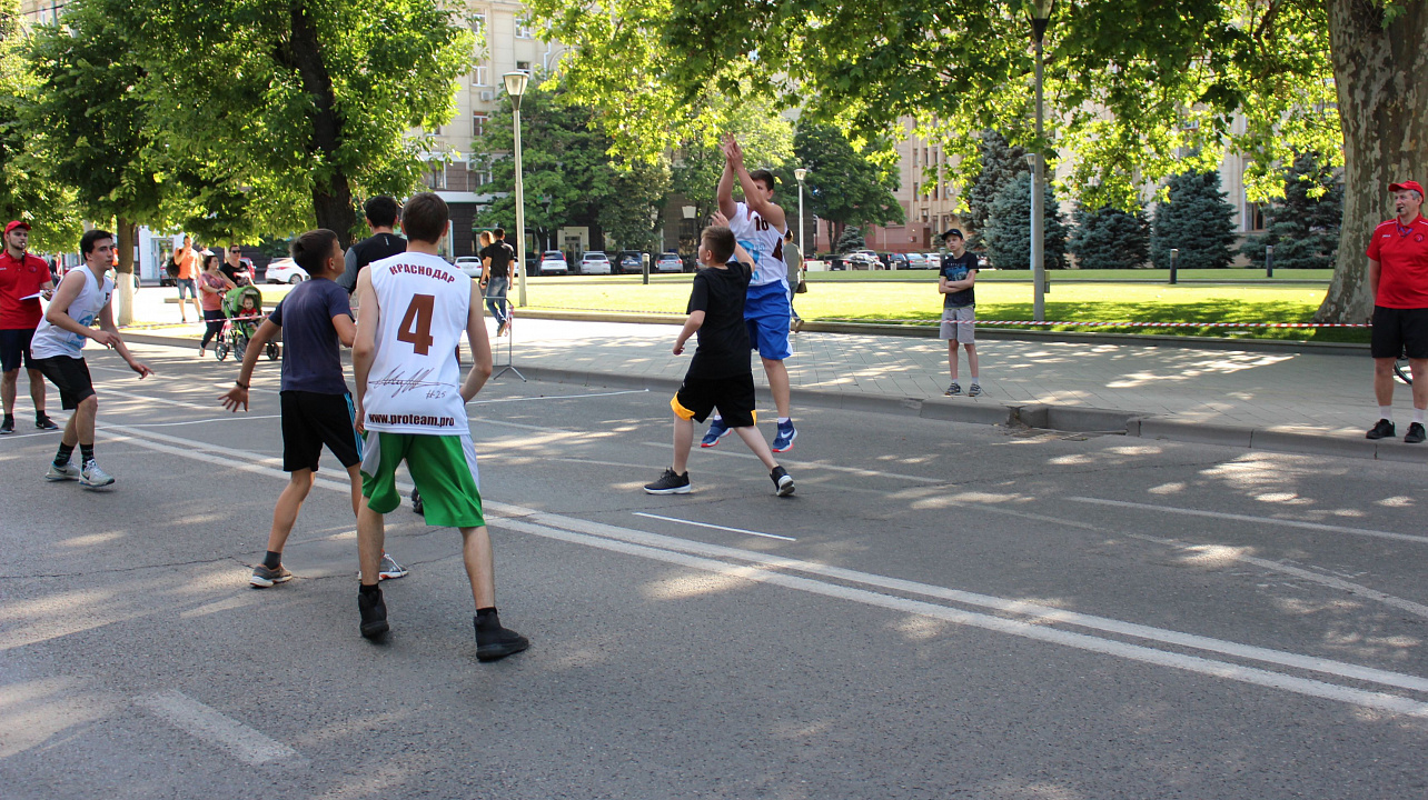 Фотоотчет с юношеской суперлиги по уличному баскетболу