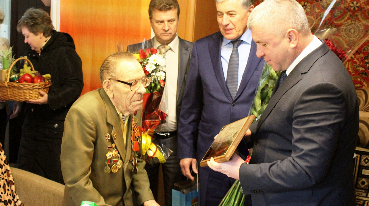 В Западном округе состоялось вручение звания «Почетный гражданин города Краснодара»