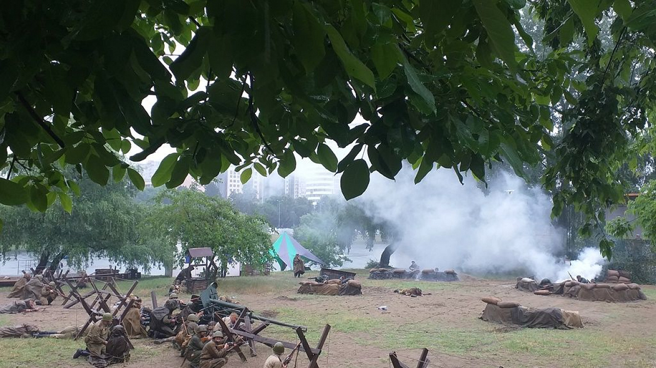 В парке Победы прошел фестиваль ретротехники и клубов исторической реконструкции «Наследие»