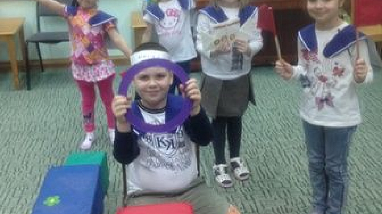 Юные мариманы из Центра детского творчества подняли Андреевский флаг