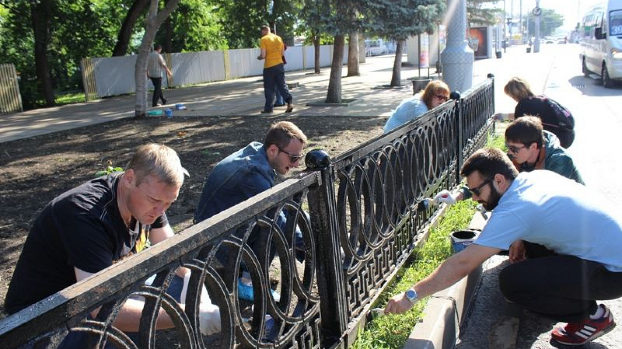 Сотрудники администрации Центрального округа вышли на субботник