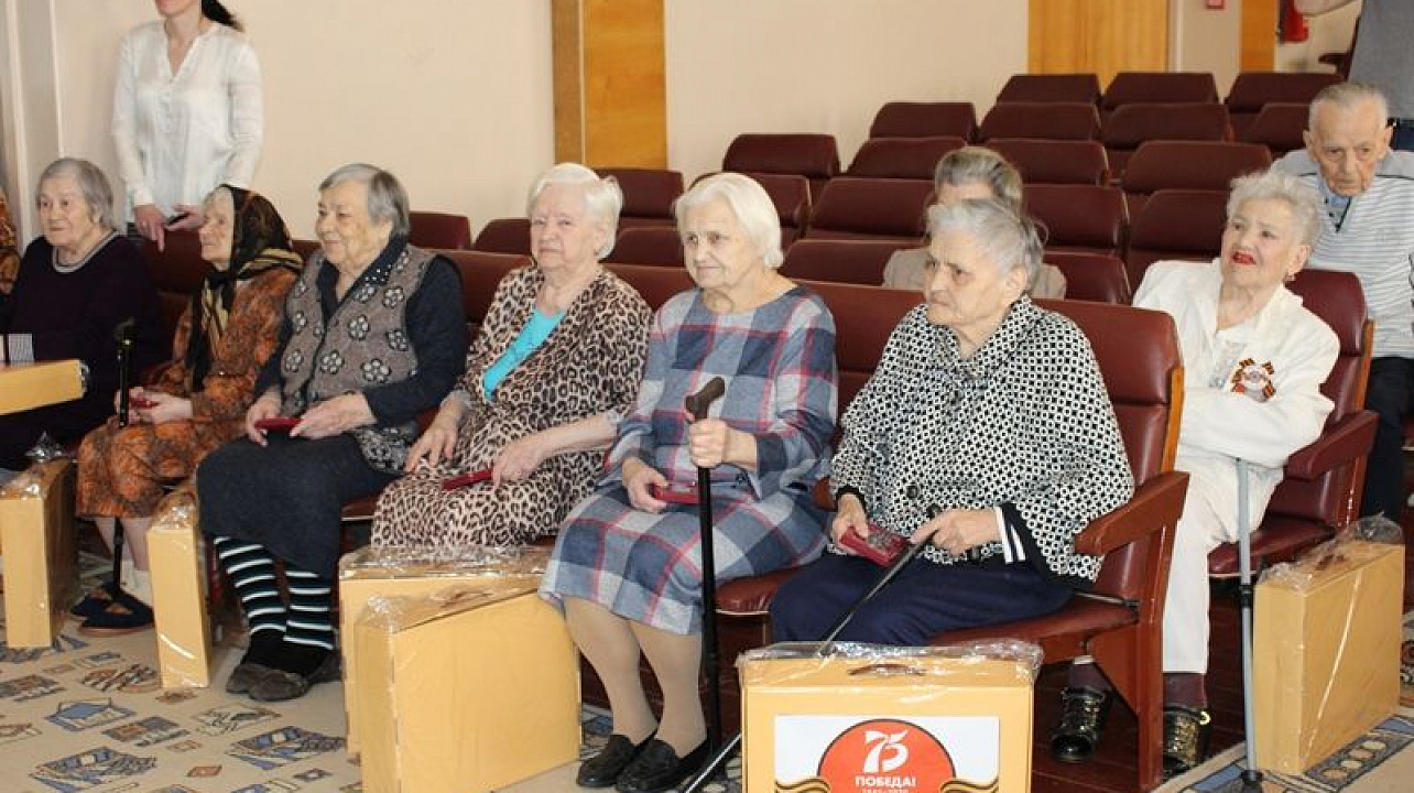 Сегодня в геронтологическом центре «Екатеринодар» состоялось торжественное вручение юбилейных медалей