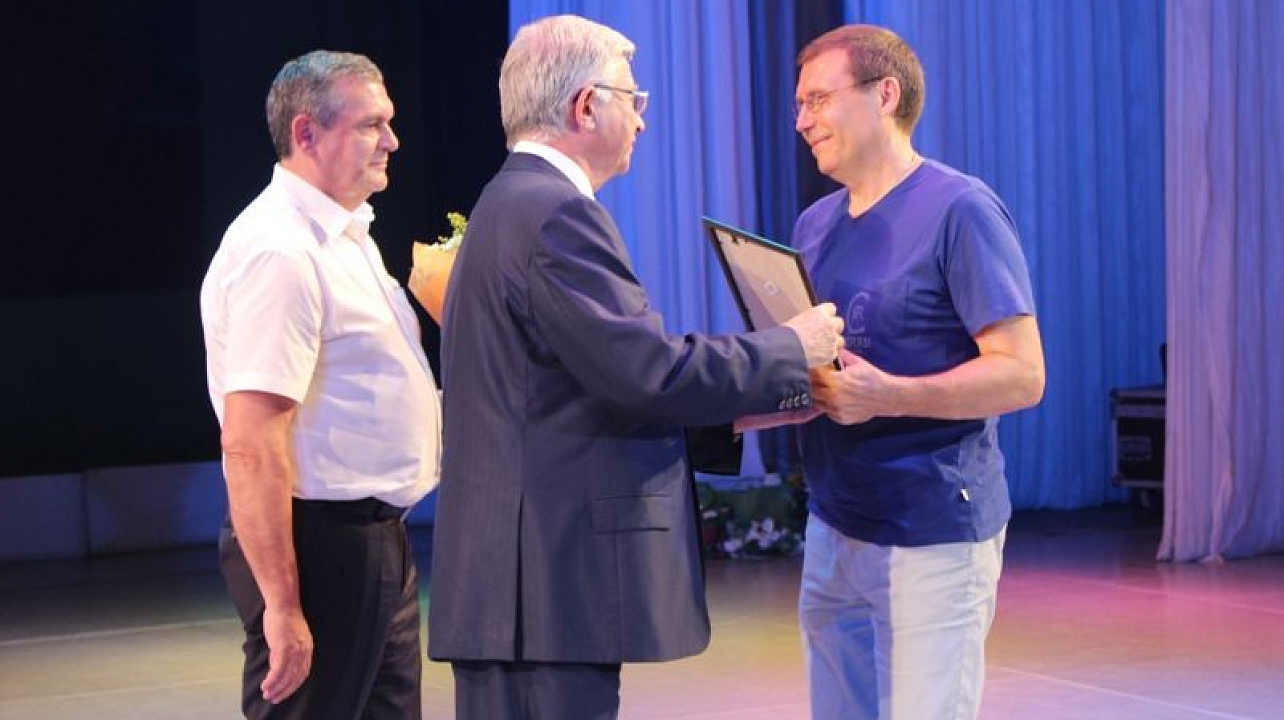 Глава города Краснодара Владимир Евланов наградил руководителей лучших ТОС Центрального округа