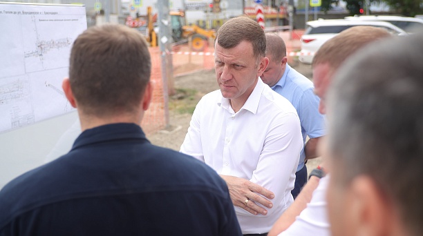 Евгений Наумов поручил ускорить строительство ливнёвки и дороги по улице Почтовой  