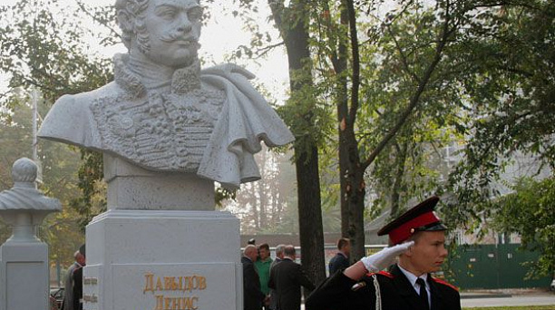 В Краснодаре открылась Аллея российской славы