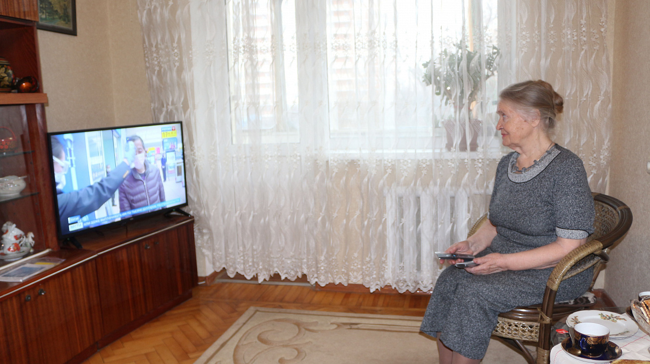 Блокаднице Людмиле Цап подарили телевизор