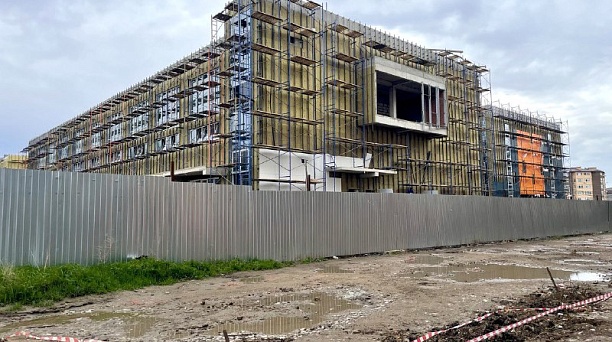 В строящейся школе по ул. Тверской начались отделочные работы