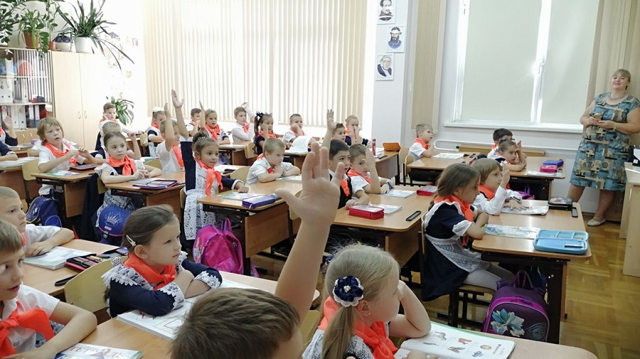 Первоклашек школы № 101  посвятили в пешеходы