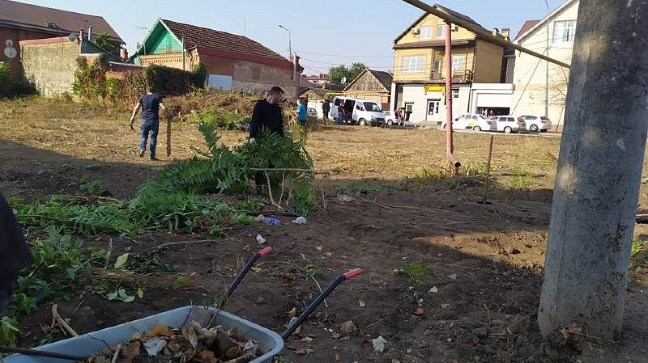 В Западном округе продолжается работа по комплексному благоустройству вверенной территории.jpg