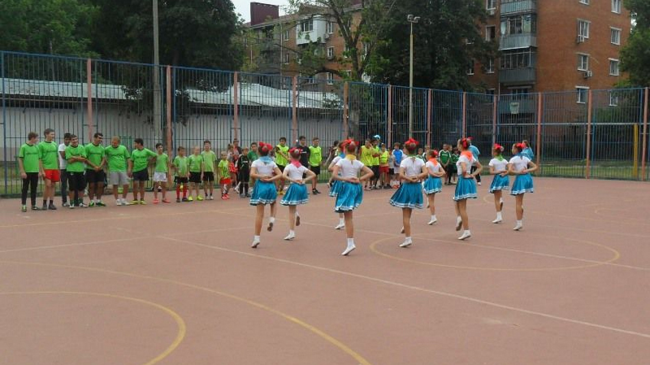 Спортивные площадки округа открыли свои двери для подростков