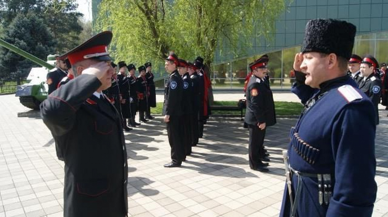 В Краснодаре прошёл строевой смотр казаков-дружинников