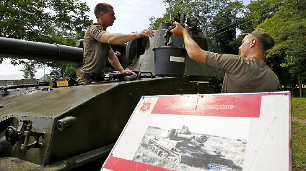 Седьмой Краснодарской Краснознаменной военной базе ЮВО исполнилось 99 лет.JPG